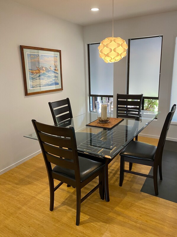 Dining - Beach House Walking Distance from Pier  (Redondo Beach)
