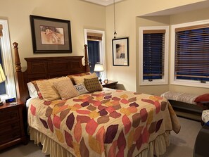 3 habitaciones, tabla de planchar con plancha, wifi y ropa de cama 