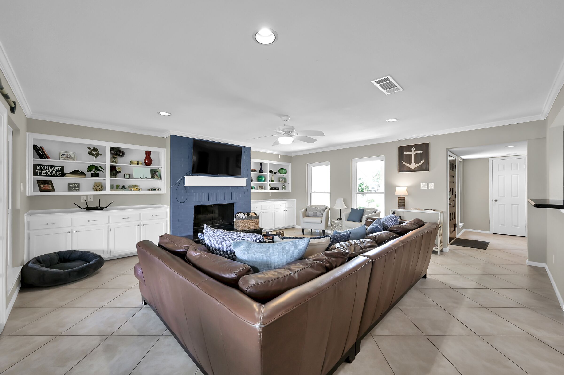 Waterfront Vacation Property - Fully Renovated for your Family to Enjoy!