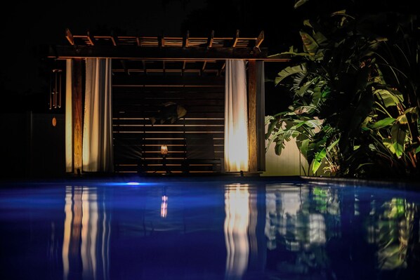 Outdoor pool, a heated pool - Modern Tropical Pool Home ⭐️ (Orlando)