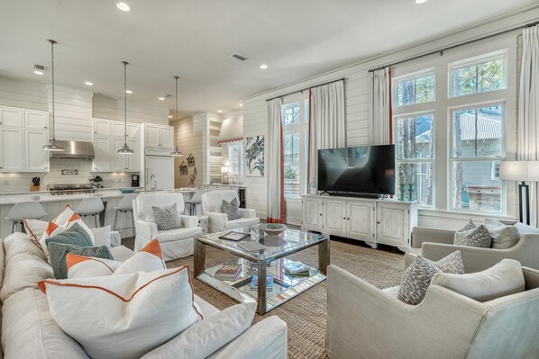 TV, fireplace - Pinch yourself — you're at the beach! Sand Crab Cottage / Camp WaterColor & Frog Pool/ 4 Bikes (Santa Rosa Beach)