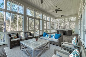 Outdoor dining - Pinch yourself — you're at the beach! Sand Crab Cottage / Camp WaterColor & Frog Pool/ 4 Bikes (Santa Rosa Beach)
