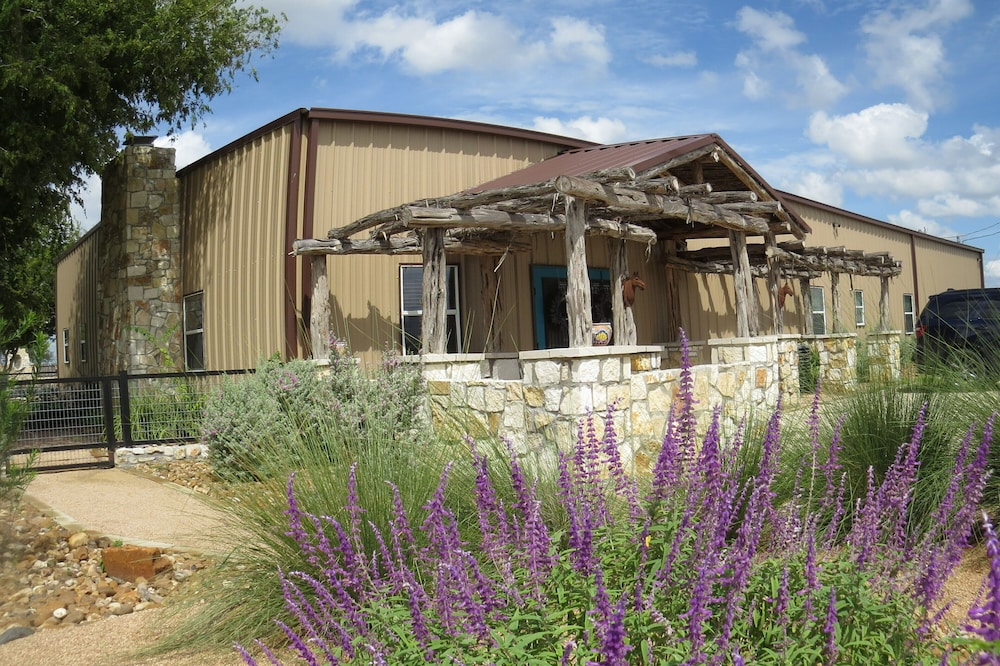 Edge of the Wild Horse Desert Lodge