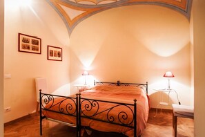 2 camere, una scrivania, ferro/asse da stiro, Wi-Fi