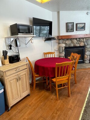 Dining - (B107) Studio Condominiums (Yosemite National Park)