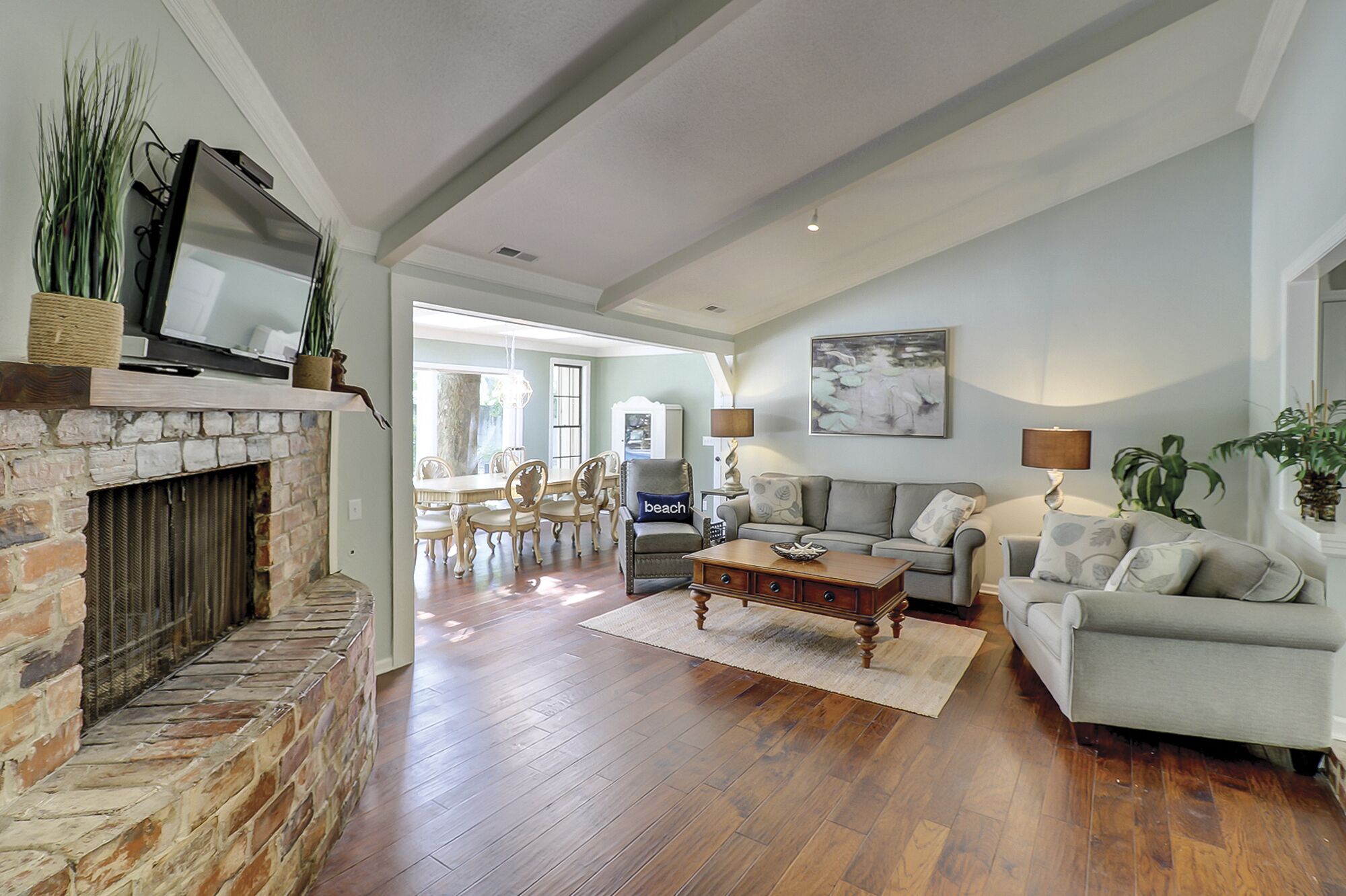 Renovated- PRIVATE BEACH ACCESS-Lagoon-Large Lot for Outdoor Play!