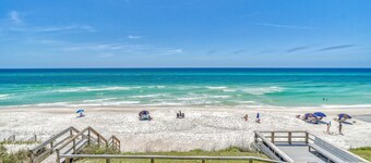 Wake Up to the Waves at this Cozy Gulf-Front Escape Near Alys & Rosemary Beaches