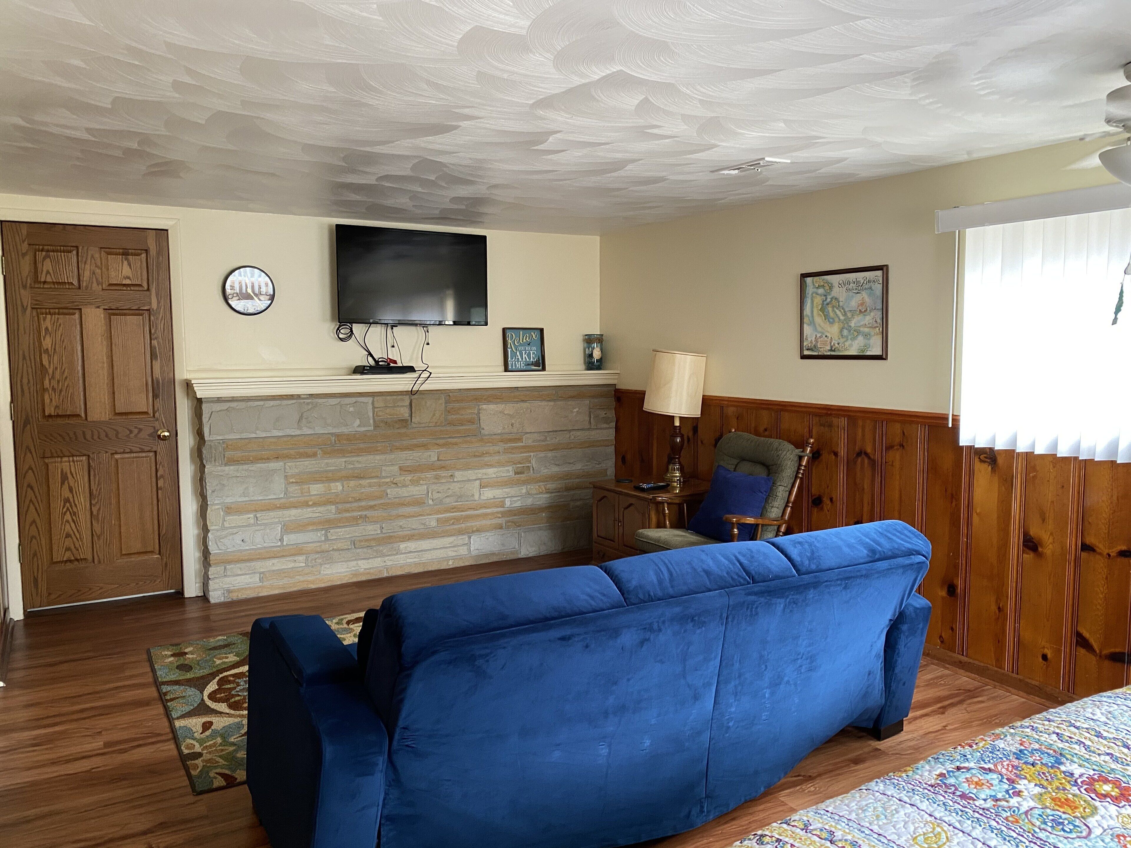 "The Beach Hive" unit 1; lower-level apartment on the Lake