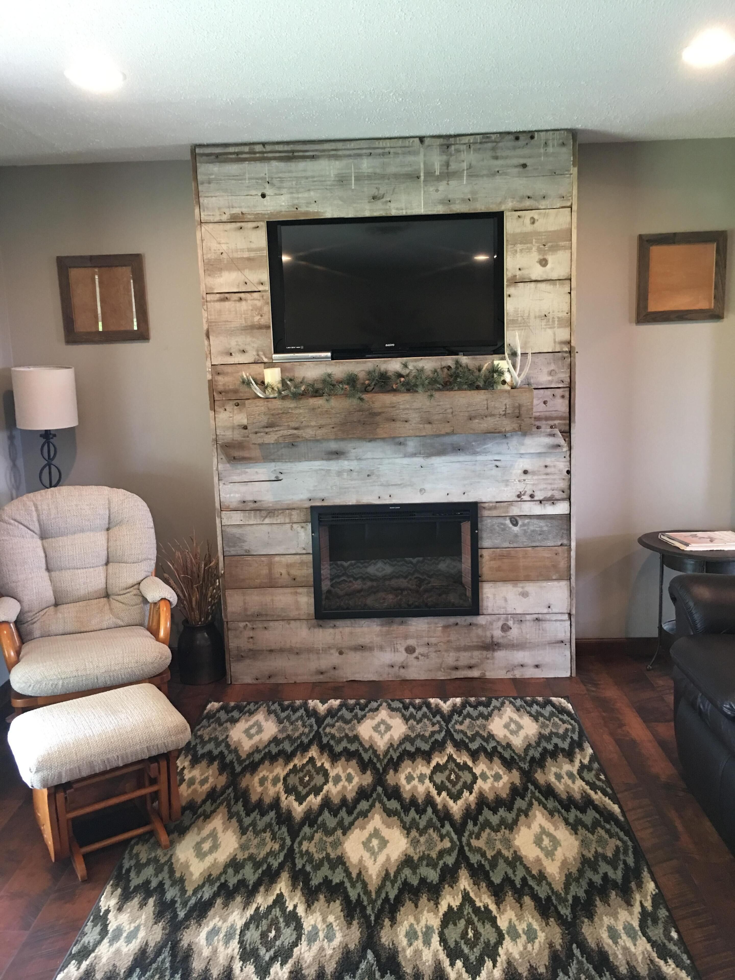 Modern Farmhouse, Central Pike Co. IL,  Scenic views,  Spacious gathering room