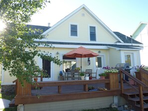 Outdoor dining - Beautiful 2BR, 2BA Condo in Historic Downtown Home Sleeps 4 (Red Lodge)
