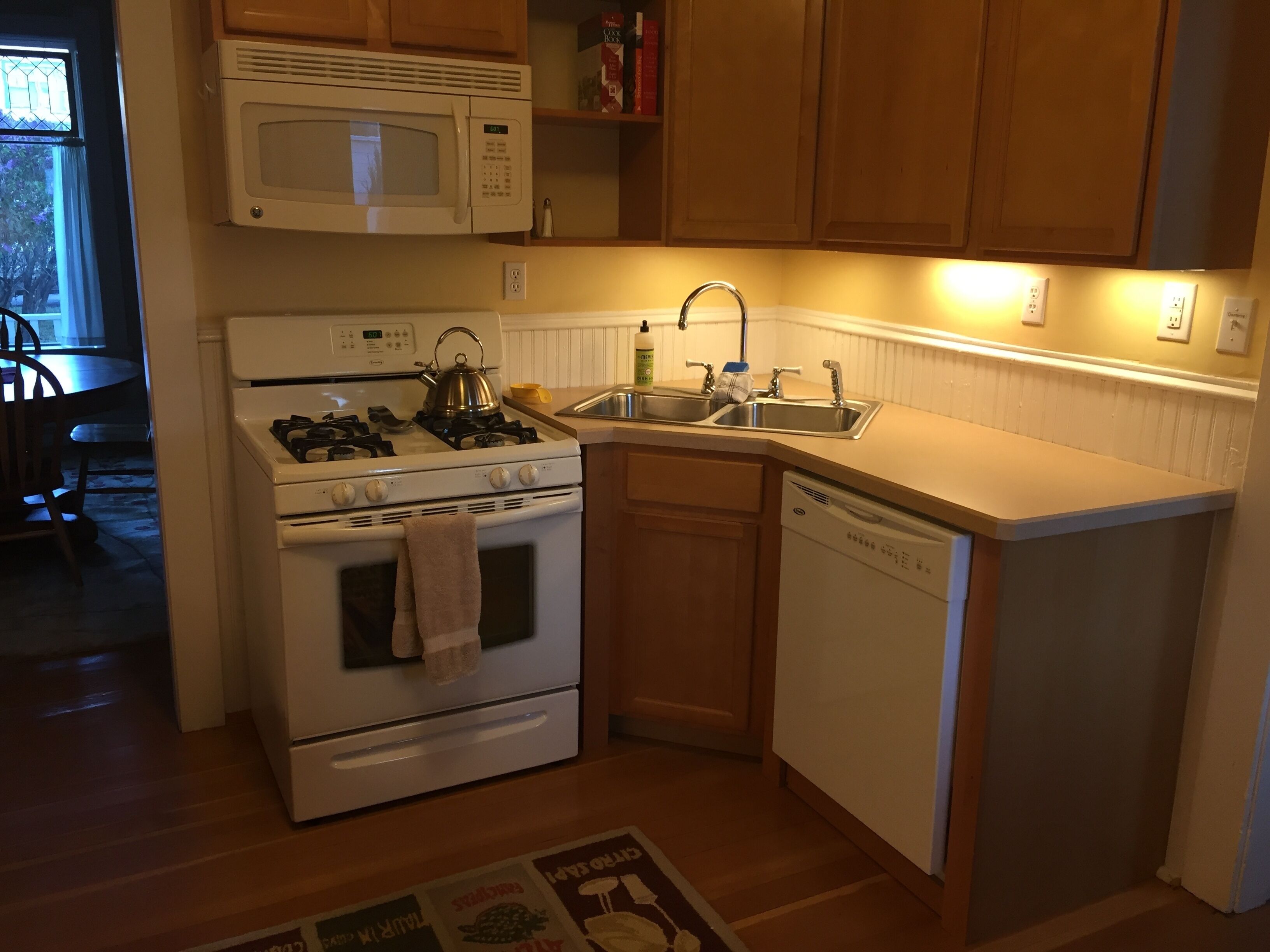 Beautiful 2BR, 2BA Condo in Historic Downtown Home Sleeps 4