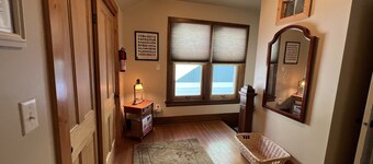 Beautiful 2BR, 2BA Condo in Historic Downtown Home Sleeps 4