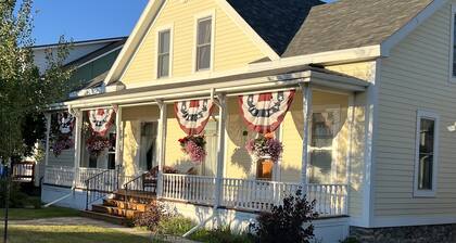 Beautiful 2BR, 2BA Condo in Historic Downtown Home Sleeps 4