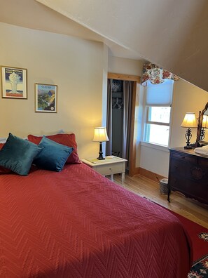 2 bedrooms, iron/ironing board, free WiFi, bed sheets - Beautiful 2BR, 2BA Condo in Historic Downtown Home Sleeps 4 (Red Lodge)