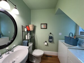 Hair dryer, towels, soap, shampoo - Beautiful 2BR, 2BA Condo in Historic Downtown Home Sleeps 4 (Red Lodge)