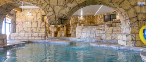 Alberca techada y alberca climatizada