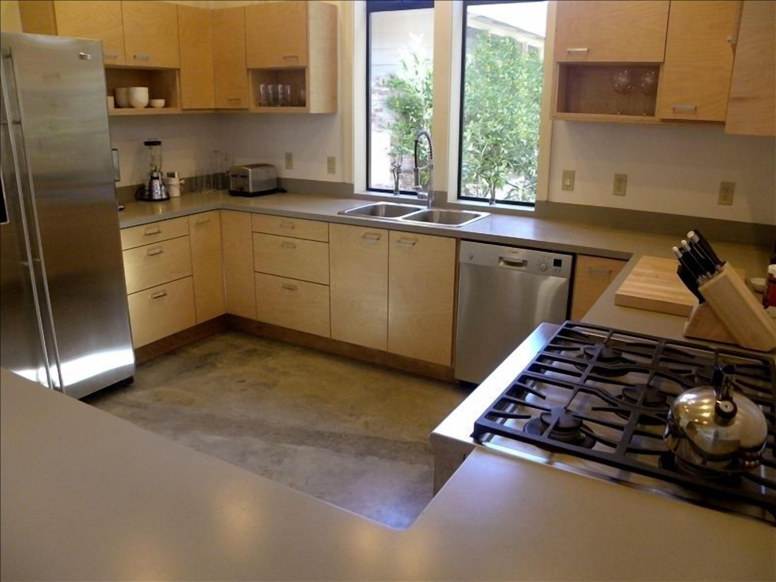 Eco-Modern Getaway - the Decarli House