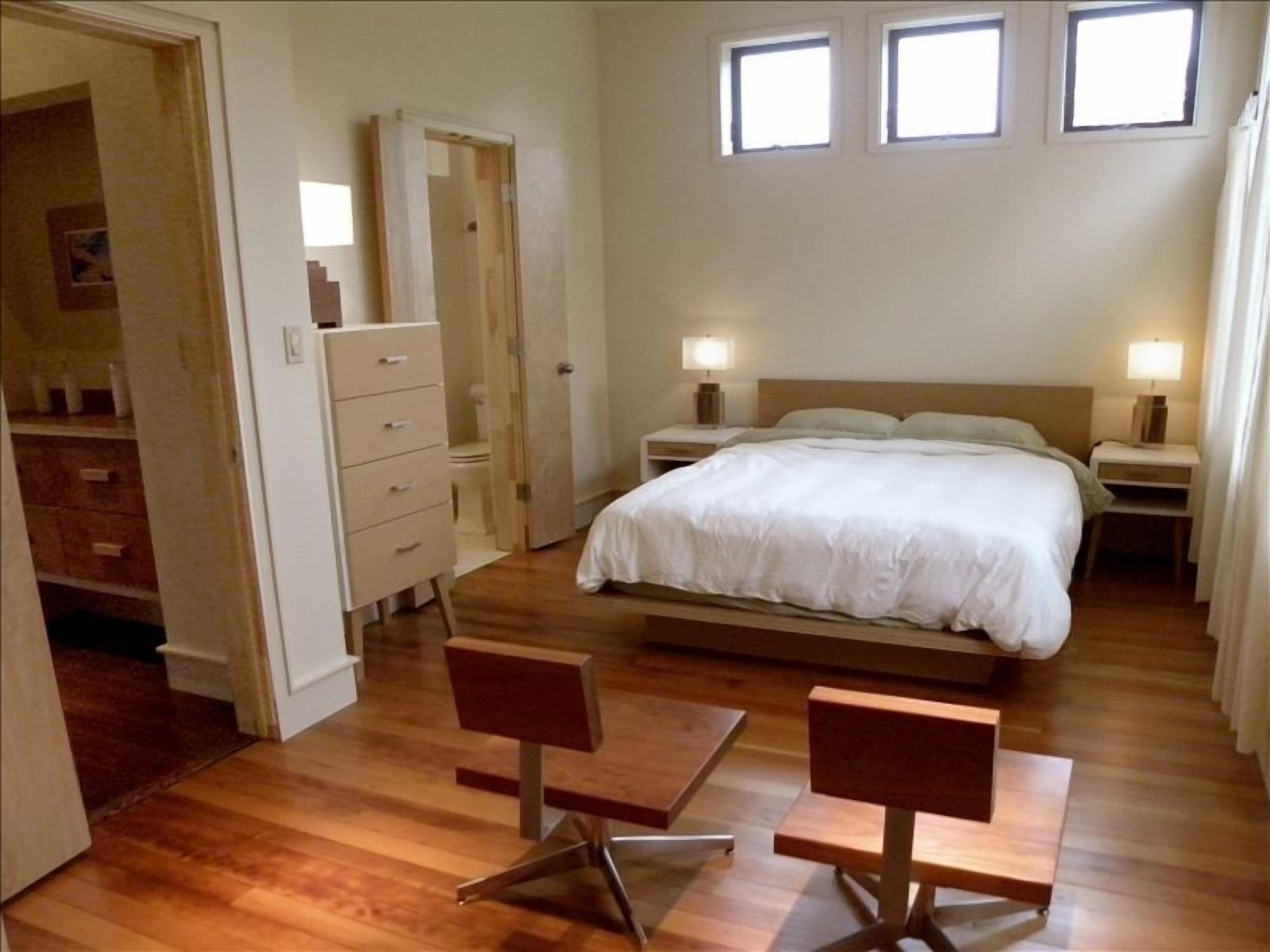 Eco-Modern Getaway - the Decarli House