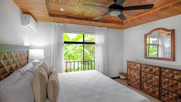 4 bedrooms, in-room safe, desk, iron/ironing board