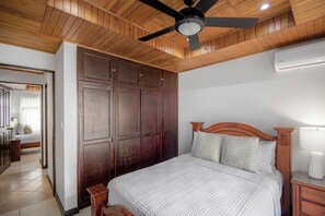 4 bedrooms, in-room safe, desk, iron/ironing board