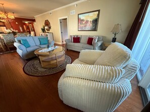 Smart TV, fireplace, DVD player