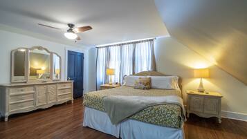 3 bedrooms, desk, iron/ironing board, free WiFi