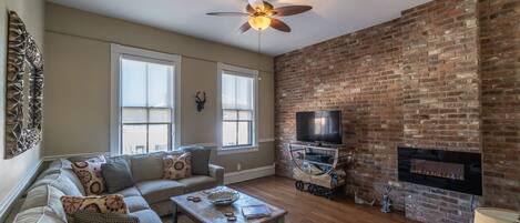 Smart TV, fireplace, DVD player, books