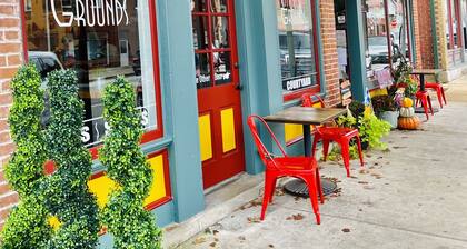 Tilava historiallinen alaspäin! Paras sijainti kaupungin sydämessä!