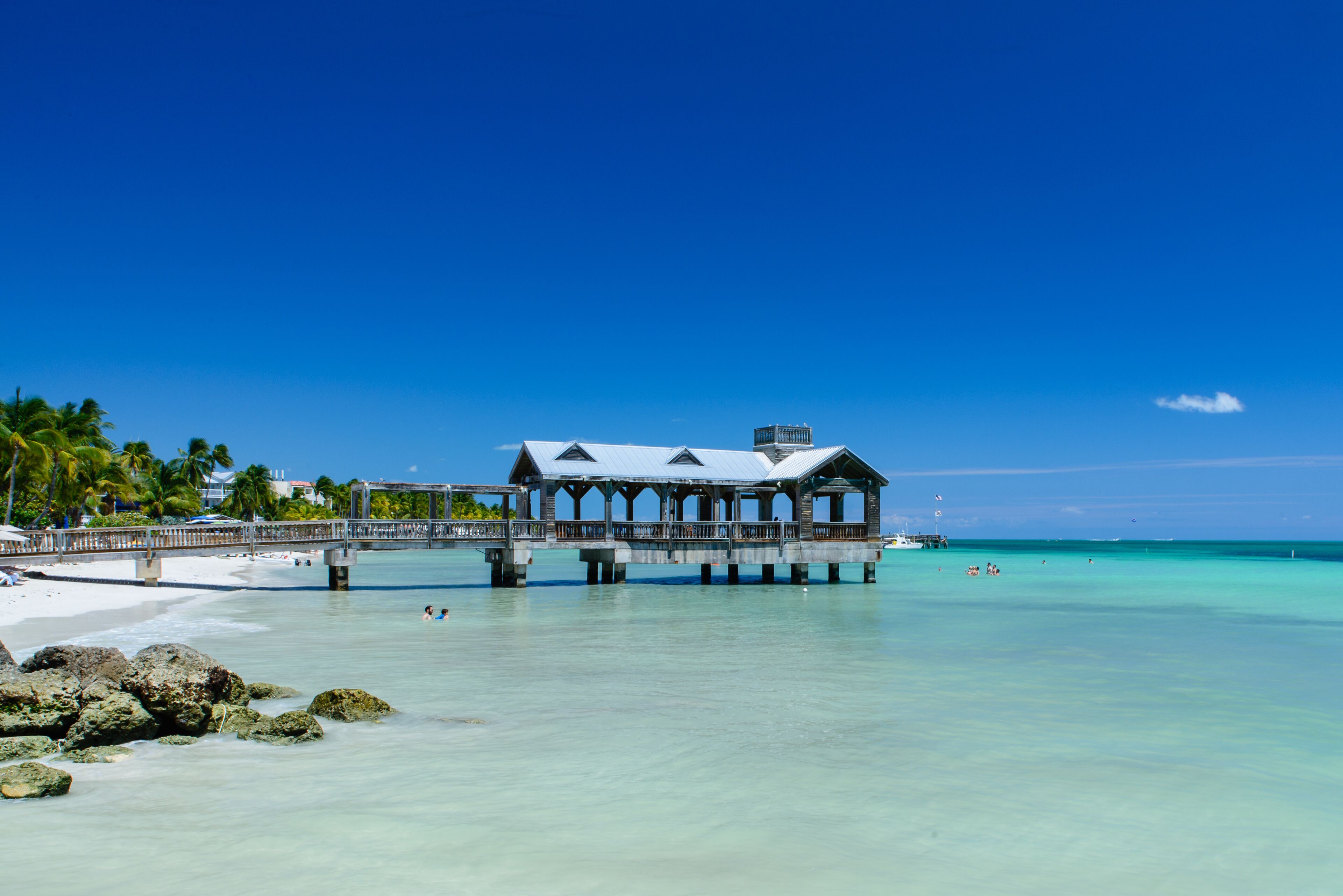 Ligstoelen aan het strand, strandlakens