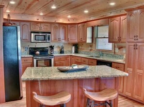 Fridge, microwave, oven, stovetop - Toccoa River Cabin - Beautiful!  Fishing! Tubing! Hiking! (Suches)
