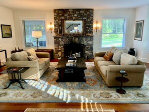 Smart TV, fireplace, DVD player, table football