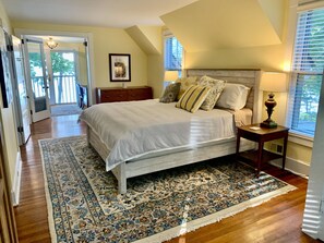 5 bedrooms, desk, iron/ironing board, WiFi