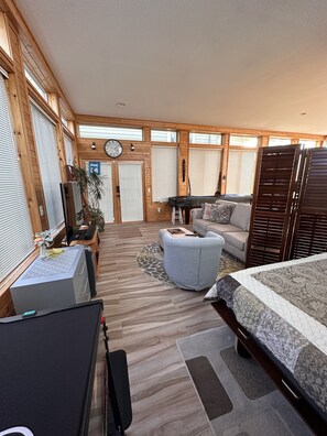 1 室のベッドルーム、アイロン / アイロン台、WiFi (無料)、ベッドシーツ