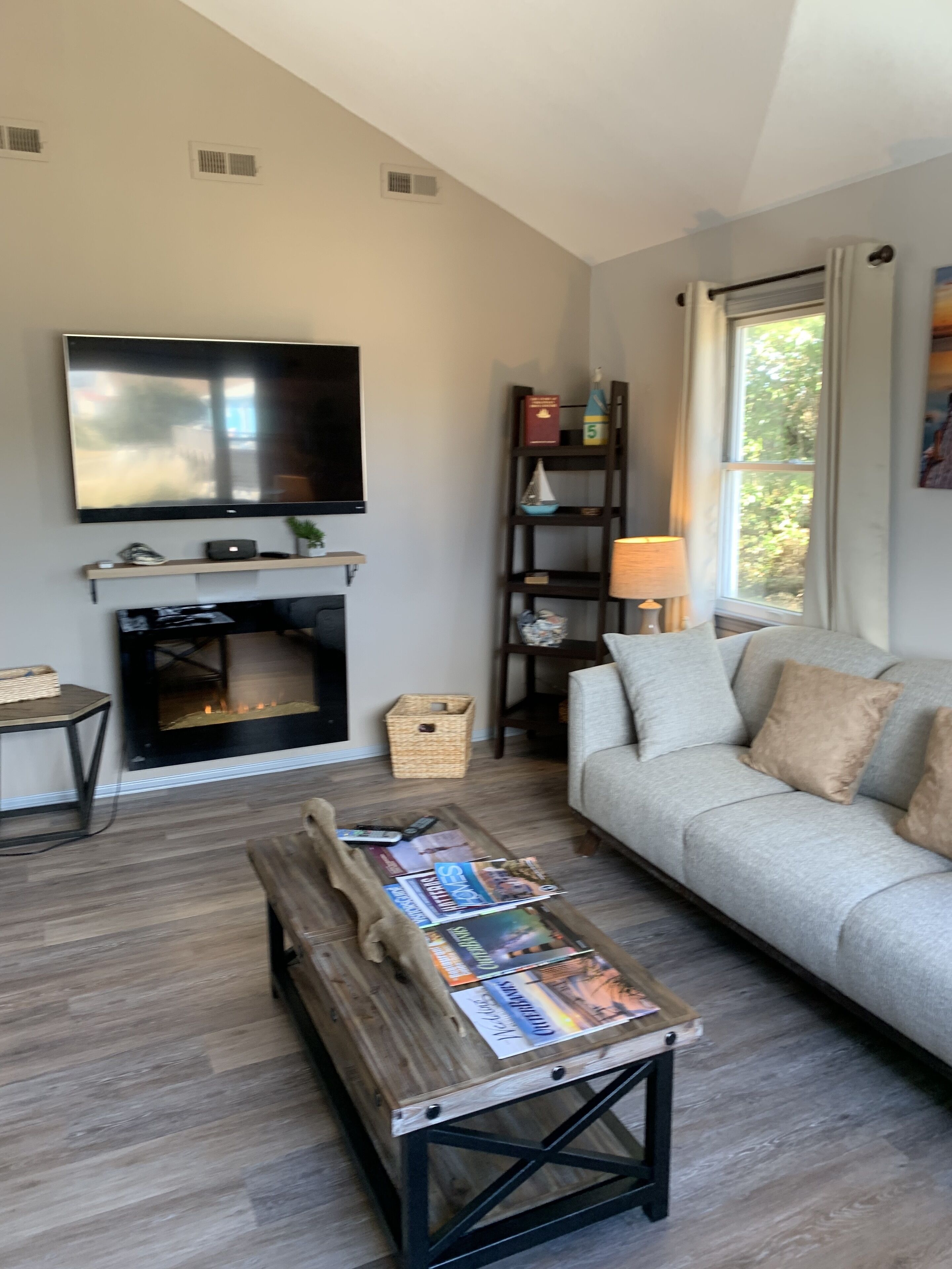 Ocean Side, Hot Tub, Pet Friendly, Fully Remodeled Beach Home