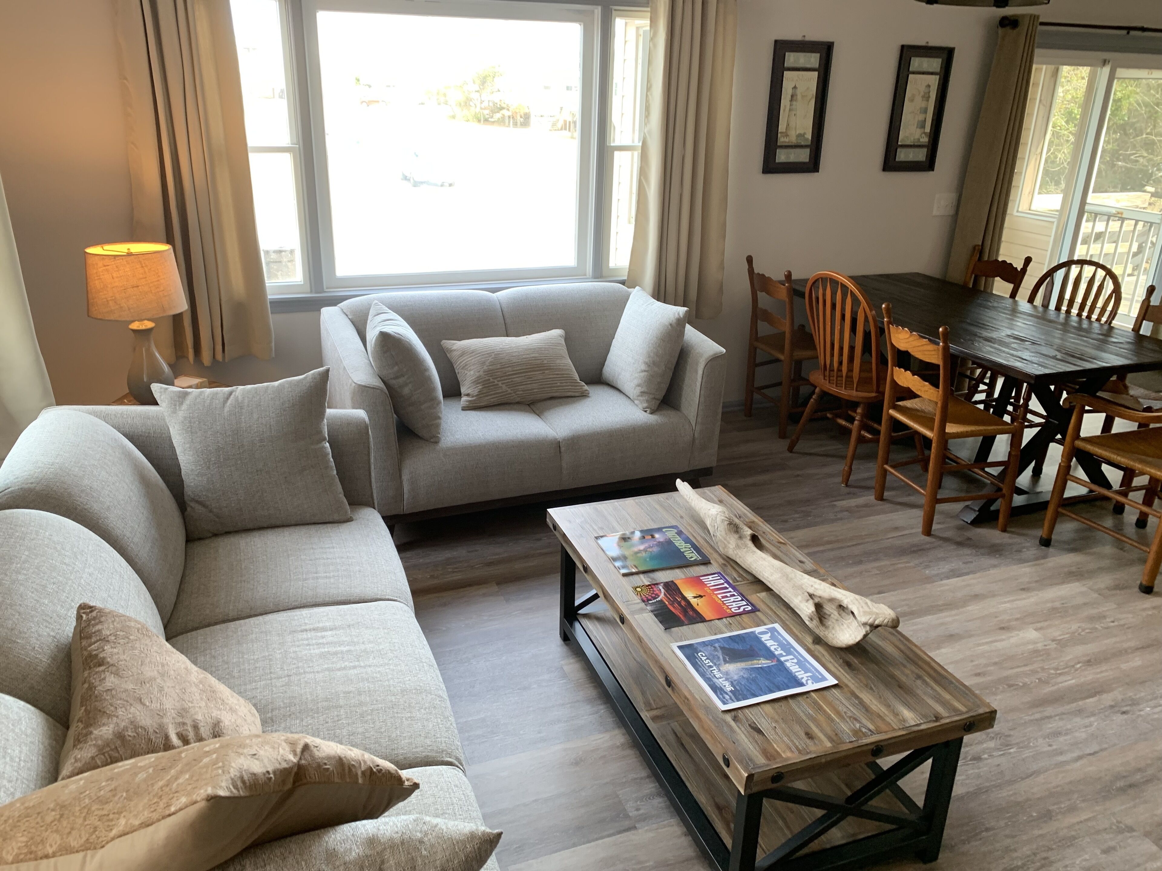 Ocean Side, Hot Tub, Pet Friendly, Fully Remodeled Beach Home