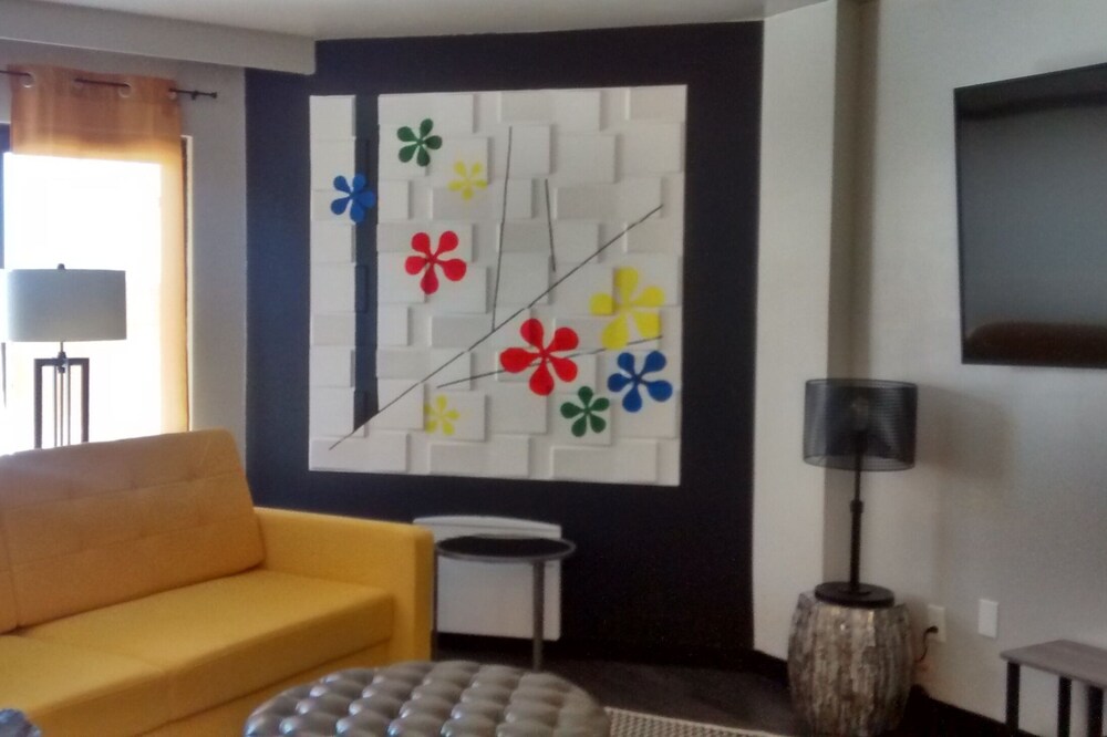 Silver Creek 2 BR Condo, No Cleaning Fees, A/C, Pool/Hot Tub