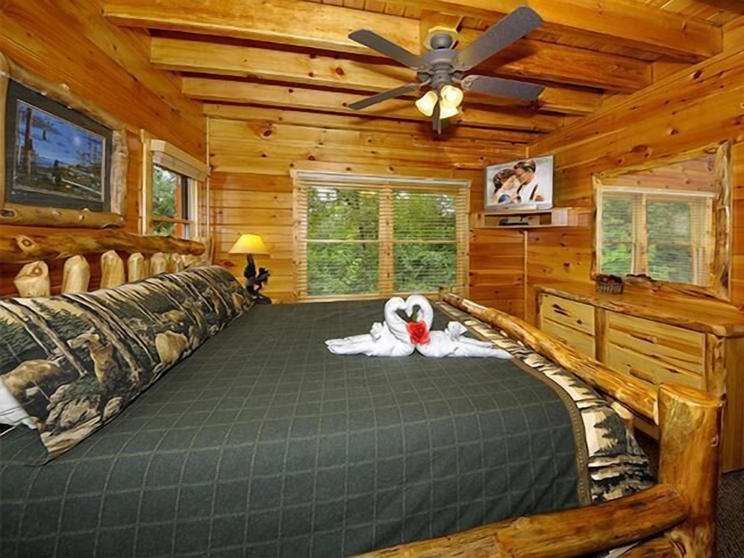 Heavenly Dreams - Beautiful Mountain View| Brand New Hot Tub!| Pet Friendly!