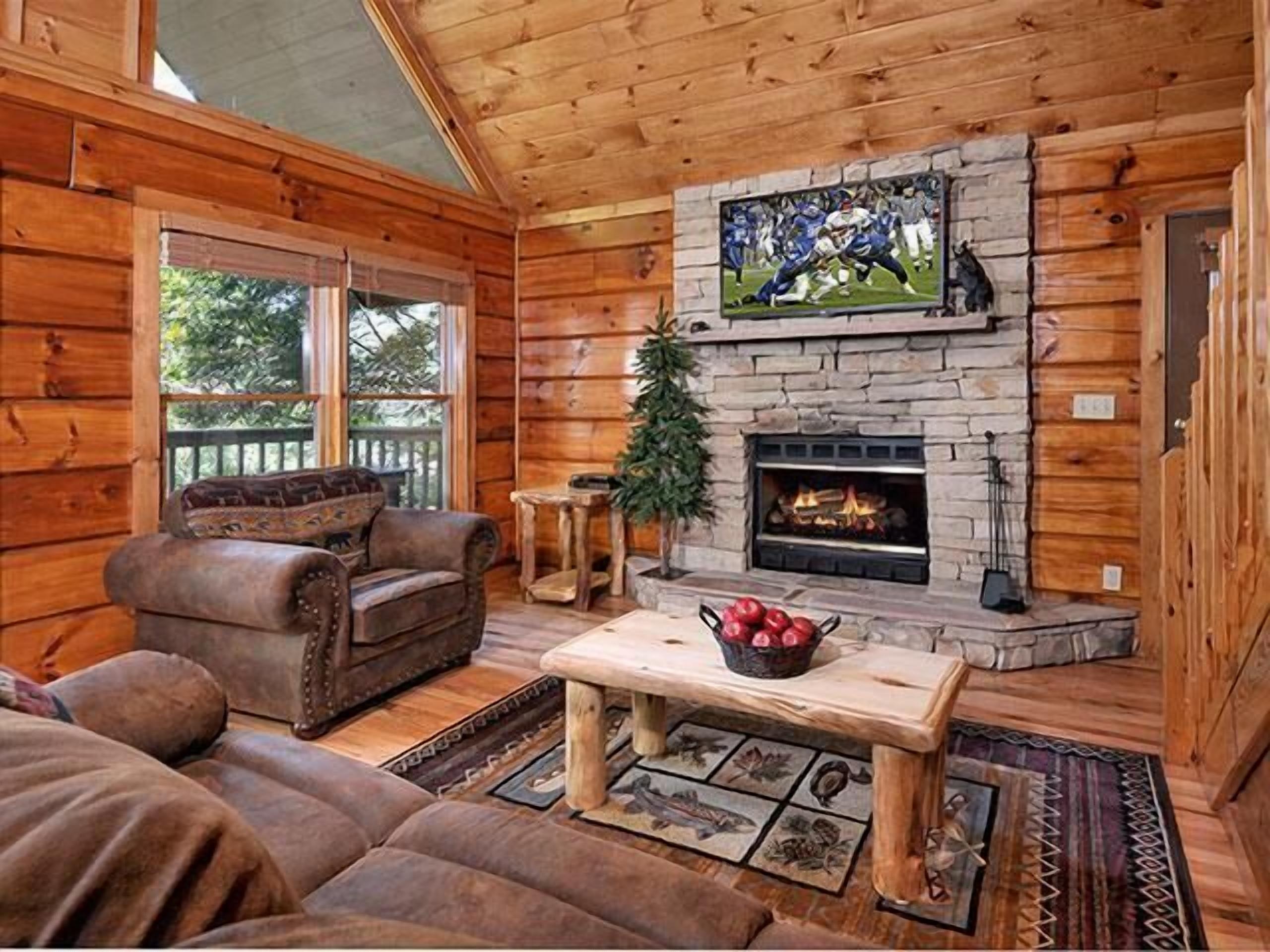 Tucked Away - Private, Brand New Hot Tub!| Pet Friendly!| Cozy Resort Cabin