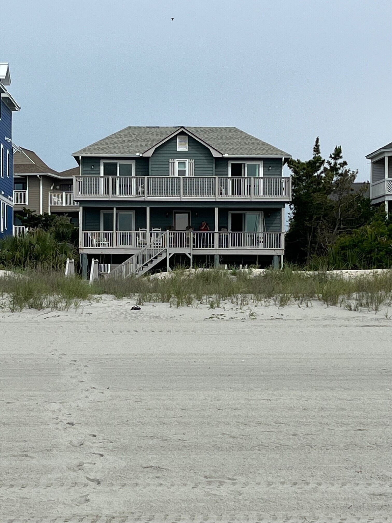 Oceanfront Paradise To Enjoy With Family, Friends And Pets!