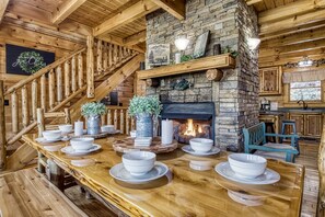 Dining - Mountain View Gameroom-hot tub-outdoor pool access free wifi pet friendly & more (SEVIERVILLE)