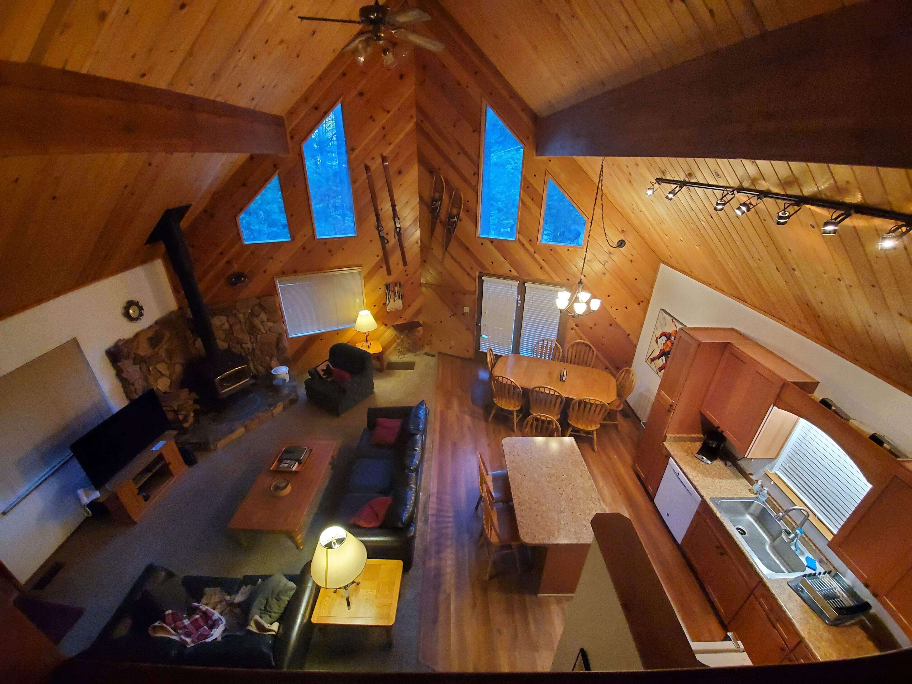 Dean Way Chalet - Spacious & Family-Friendly in Blue Lake Springs