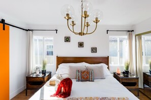 3 habitaciones, tabla de planchar con plancha y cuna de viaje