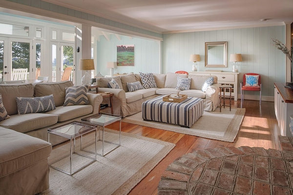 Main Living Room / Great Room