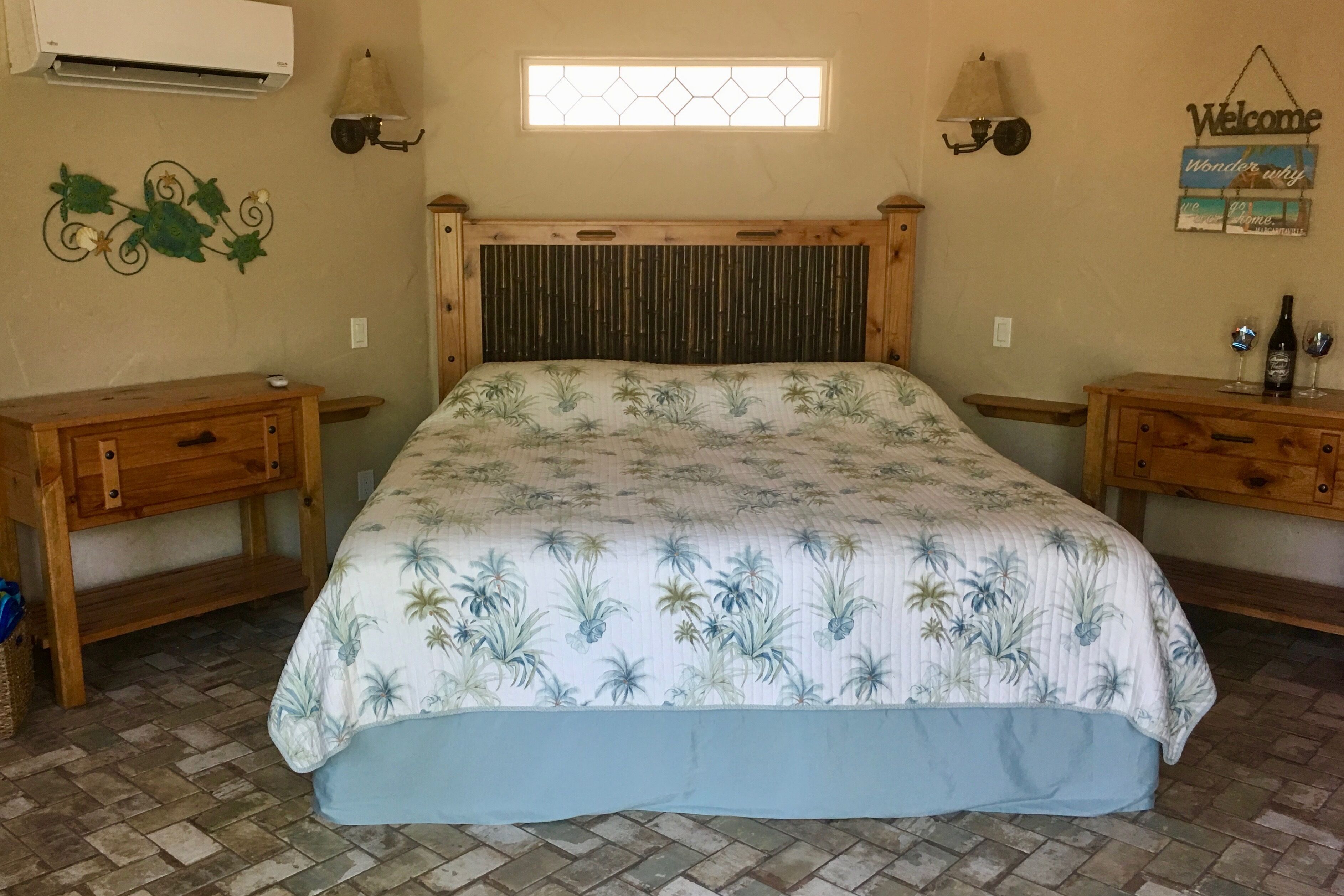 Lake Front Bungalow - Couples Getaway