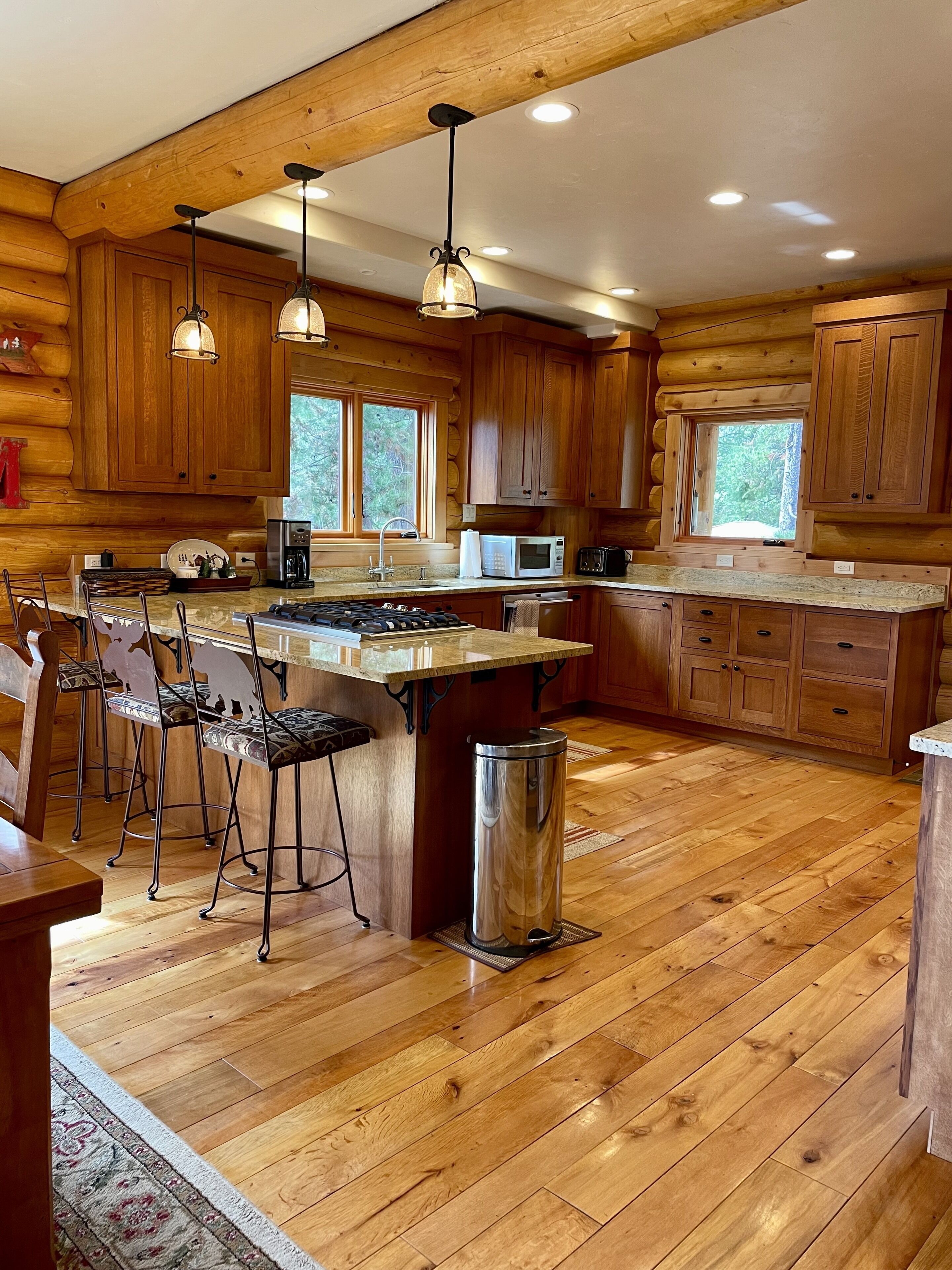 New Log  Home on Big Deschutes River Within 1.5 mi of Sunriver, Oregon-fish&ski