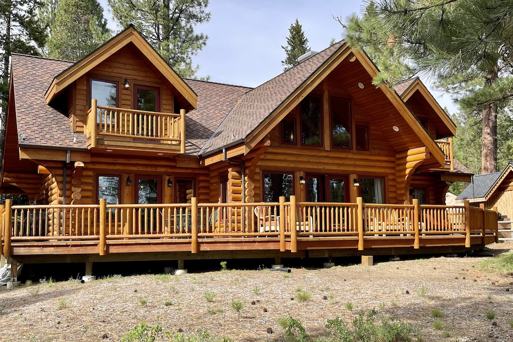 New Log Home on Big Deschutes River Within 1.5 mi of Sunriver, Oregon-fish&ski