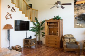 Interior - Excellent for couples or families. Right on the Golf Course. (Waikoloa)