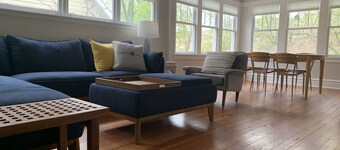 Vintage Beachside Cottage 