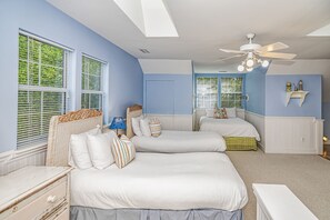 3 slaapkamers, een strijkplank/strijkijzer, wifi, beddengoed