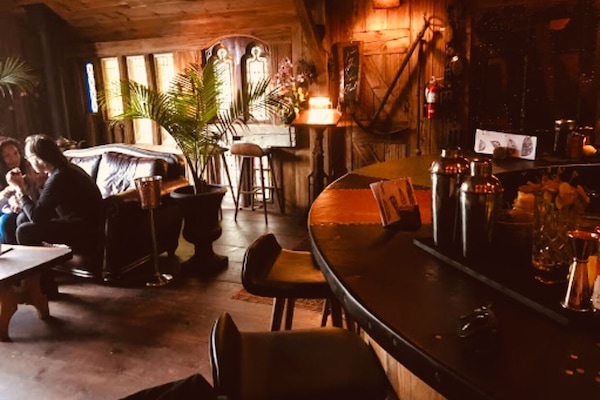 バー (施設内)